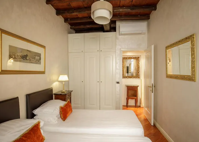 Apartament Condotti Corner Piazza Di Spagna *